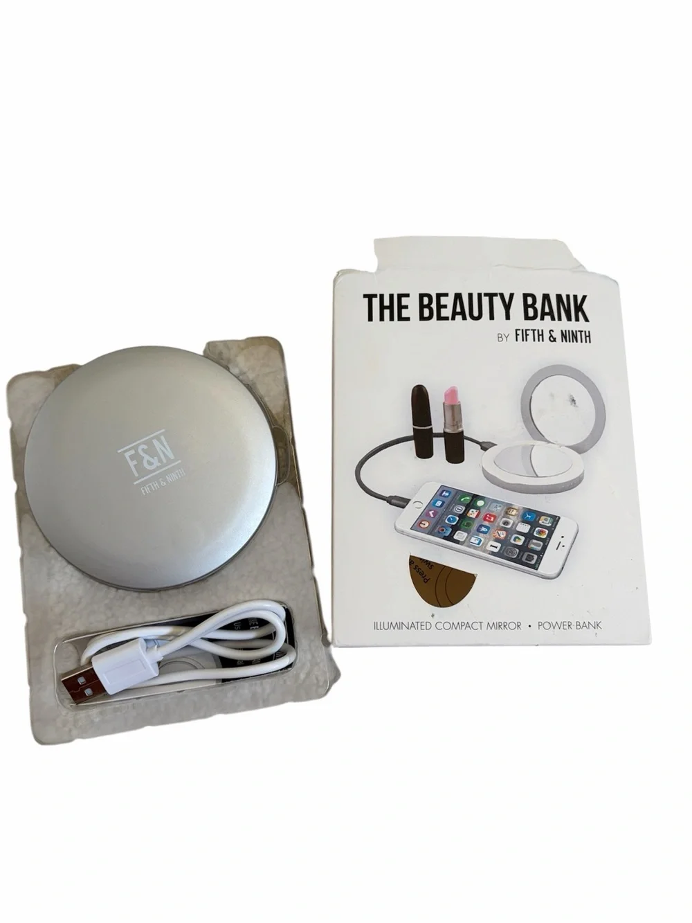 Fifth & Ninth New Beauty Bank Illuminated Compact Mirror Portable Charger NIB